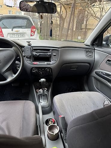 kia rio masin: Kia Rio: 1.4 l | 2010 il Sedan — 9