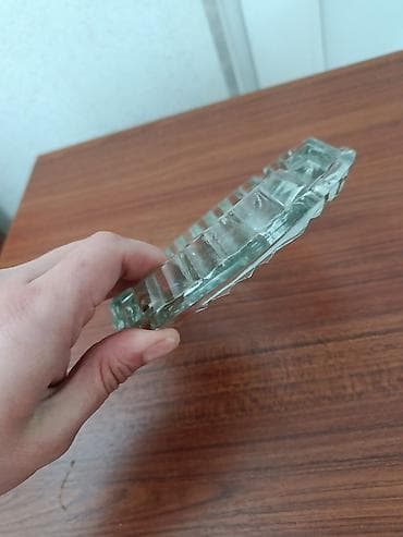 Süni güllər: Məhsul: Antik kəsimli şüşə küllük Mənşə: SSRİ Qiymət: 10 AZN — 3