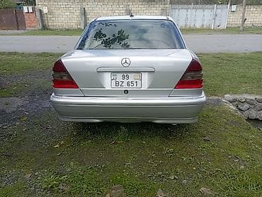 250 cc motor: Mercedes-Benz C-Class sedan (W280) – gümüşü rəng. Xüsusiyyətlər: - — 1