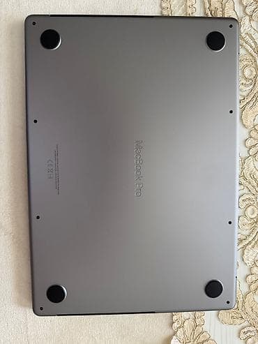 Apple MacBook: MacBook Pro m3 yenikidi 5 defe kinoya baxilib ustunde orginal adapdir — 9