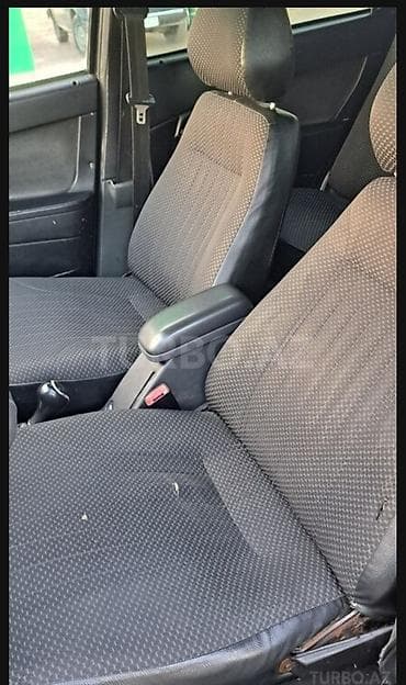 e 3.2: VAZ (LADA) Priora: 1.6 l | 2007 il 291345 km Sedan — 10