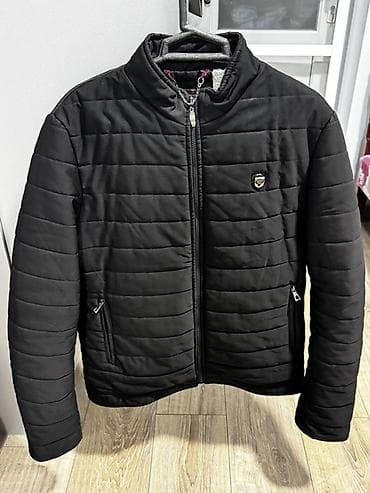 Qara rəngli yüngül qış gödəkçəsi - Rəng: qara, mat fakturalı - Stil