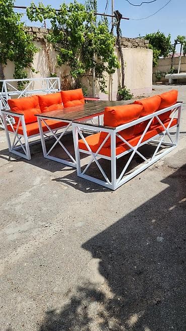 bağ ucun: Dördbucaq masa, Açılmayan, Skameykalar ilə, Metal — 1
