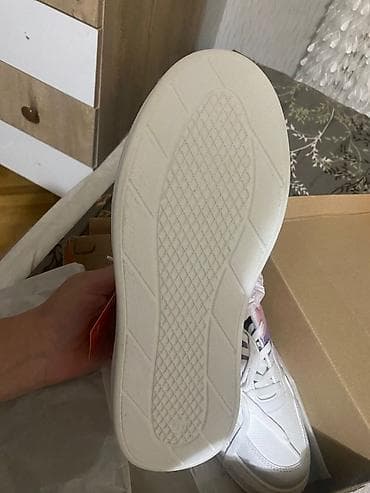 qadin krasofkalari: Məhsul: FLO – PROSPECS qadın krossovkaları Xüsusiyyətlər: - Rəng: ağ — 3