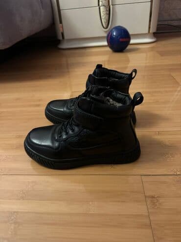 Цепочки: Uşaq üçün qış ayaqqabısı – qara rəng, orta boğaz - Model: yüksək — 2