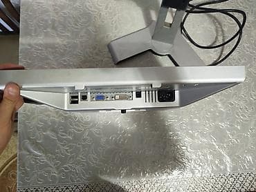 it internet: Dell LCD monitor - Model: Dell UltraSharp seriyası (kvadrat formatlı — 8