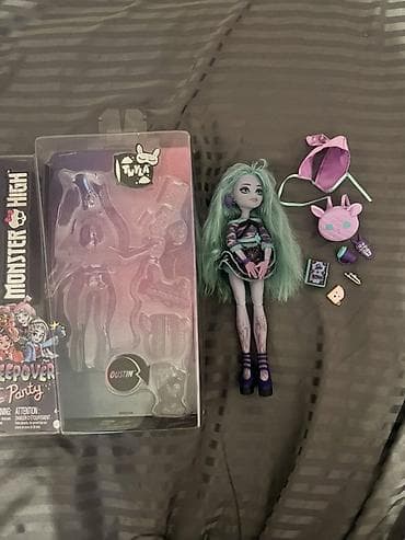 oyuncaq qız üçün: Monster High – Sleepover Party doll seti. Xüsusiyyətlər: - Personaj — 2