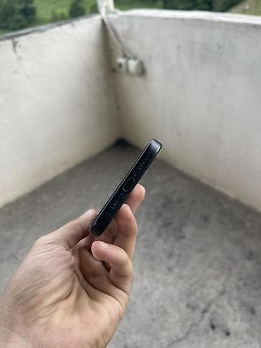 apple 5 s: IPhone 15, 128 GB, Qara, Face ID — 6