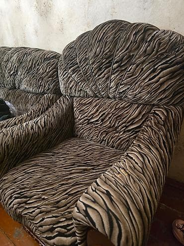 kunc divan gence: Zebra naxışlı dəst – 1 divan + 2 kreslo Divan kreslo islenmis.Tecili — 4