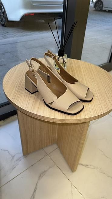 Qadın dəri sandal – CASOFONY - Model: açıq burunlu, kvadrat formalı lalafo.az -da Qadın dəri sandal – CASOFONY - Model: açıq burunlu, kvadrat formalı