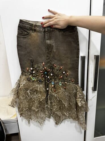 Brend: AISU Ölçü: M Qadın üçün fərqli dizaynlı cins ətək. Üst hissə