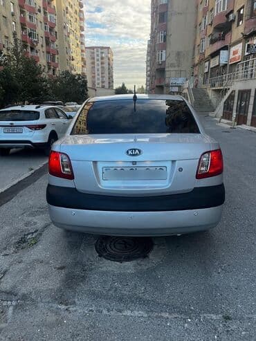 lada kalina 2005: Kia Rio: 1.5 l | 2008 il Sedan — 4