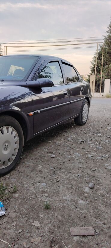 запчасти на опель вектра: Tünd göy rəngdə olan Opel Vectra sedanı. Bu avtomobil rahat və — 5