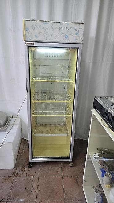 Vitrin tipli içki/sərinləşdirici soyuducu - Şüşə qapılı, LED işıqlı