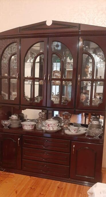 Полочные витрины: Стеклянная витрина-шкаф, Б/у, Самовывоз — 2