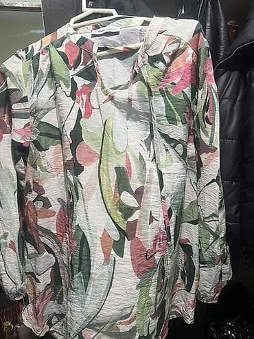 Qadın koftası – çiçəkli/yarpaqlı naxışlı, geniş kəsimli tunika üslubu