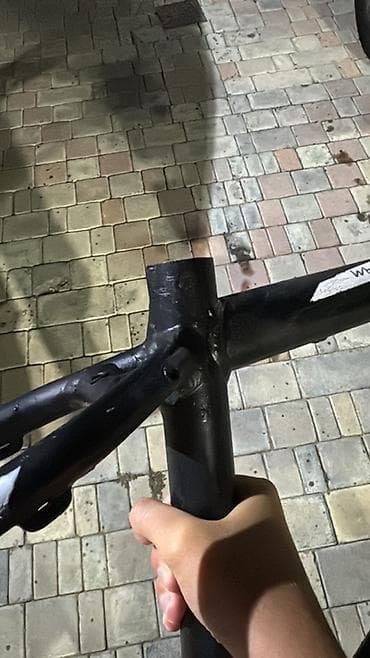 İdman və hobbi: Focus Whistler velosiped çərçivəsi satılır.
Bidənə cızıxları var — 3