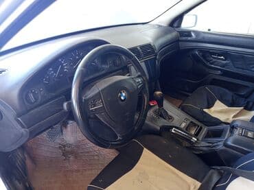 e39: BMW 5 Series E39 sedan - Kuzov: sedan, gümüşü rəng - Nömrə nişanı: AZ — 6