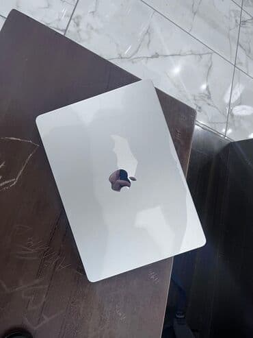 MSI: Apple MacBook (gümüş rəng) - Ekran: 13.6" Liquid Retina, nazik — 2