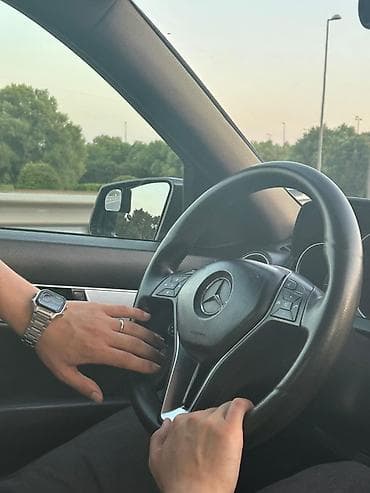 Mercedes-Benz sükanı və sükan üzərində idarəetmə düymələri olan lalafo.az -da Mercedes-Benz sükanı və sükan üzərində idarəetmə düymələri olan