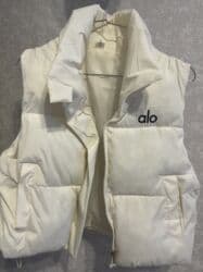 qırmızı qadın jiletləri: 15 azn yenidir deffekt yoxdur — 2