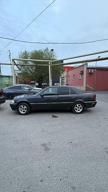 mercedes atego: Mercedes-Benz C-Class (W202) sedan - Kuzov: 4 qapılı sedan, tünd boz — 1
