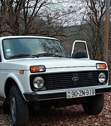niva oturacaqlari: LADA Niva (VAZ 2121) – ağ rəngli, 3 qapı, AZ nömrə nişanı 90-ZN-919 — 1