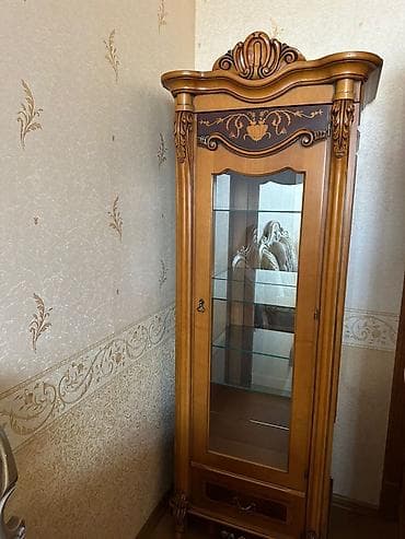 Мебель: Klassik üslubda qonaq otağı mebel dəsti Dəst tərkibi: - Geniş vitrin — 3