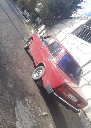 ваза напольная стеклянная высокая без узора: Lada 2107 sedan – klassik VAZ modeli - Kuzov: 4 qapılı sedan, qırmızı — 6