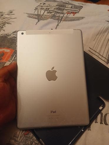 ipad klaviatura: Apple iPad (Model A1475) – 9.7" Xüsusiyyətlər: - Ekran: 9.7" Retina — 2
