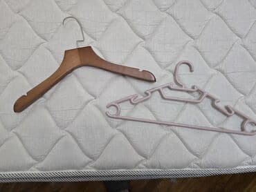 paltar veşilkası: Çiyin asılqanları dəsti - 2 ədəd ağac asılqan: geniş çiyinli — 1