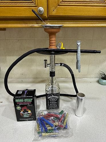 hamilə: Jack Daniels qəlyan Tam yenidir.Stol üstüdür. Şəkildə olanlar hamısı — 4