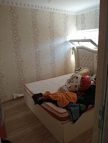 Salam.iki otaqlı evdi,bütün şərait var. yeri isti poldu. yer