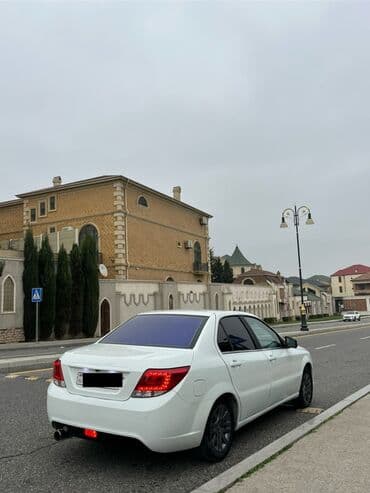 saipa saina 2019: Iran Khodro : 1.7 l | 2018 il 299000 km Sedan — 3