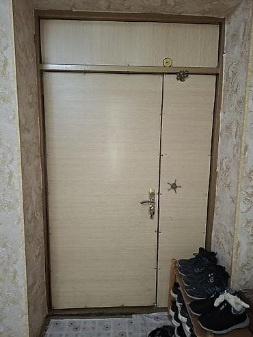 Перила: - Material: möhkəm metal karkas, xarici tərəfdə relyefli panellər; — 1