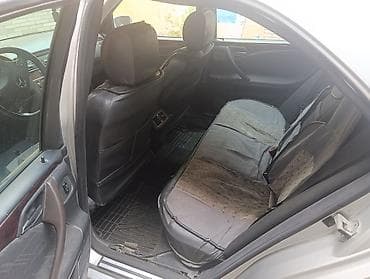 bmw x6 30d xdrive: Mercedes-Benz E-Class: 2.1 l | 2000 il Sedan — 3