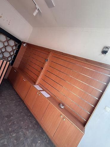 Rəf vitrinləri: Mağaza vitrini və masa satılır. 3 hissədən ibarət mağaza vitrini və — 6