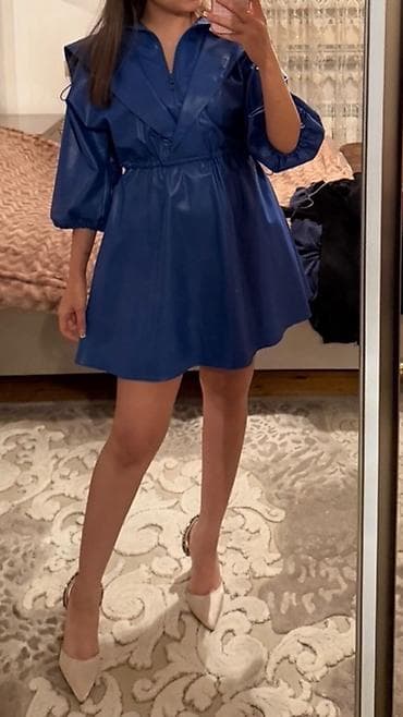 deri donlar: Mavi rəngdə qısa, A-kəsimli qadın donu. Parıltılı, dəri effekti verən — 1