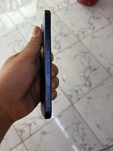 ipone 18: IPhone 15 Pro Max, Mavi, Face ID — 3