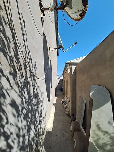salyanda satilan evler: Ev Sarayda Tərlan Şadlığ evi tərəfdə yerləşir 2 mərtəbə evdi 4 — 4