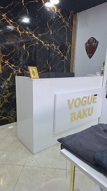 Ev və bağ: Resepsin eni 1.20 uzunu 2.20 der 0.65. Qiymet 300 azn Unvan Babek pr — 1