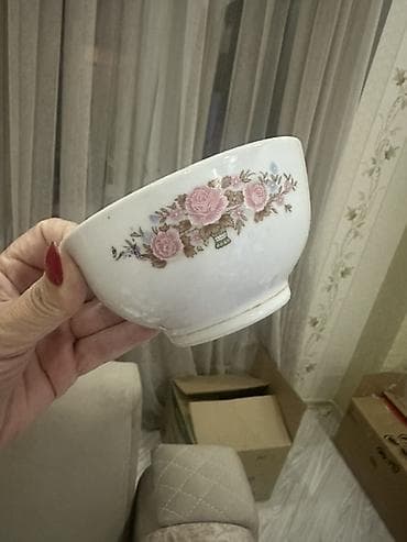 Herbirinden 6 eded var hamisi birlikde 20 manat Şüşə və porselen süfrə