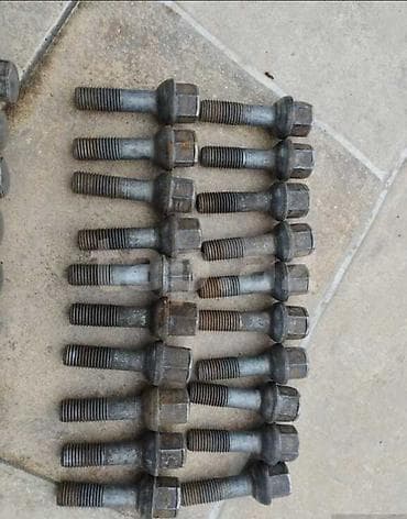 diskli mala: Mercedes ucun orginal teker boltlari,18 amg monoblok 5.5 qazan diskin — 3