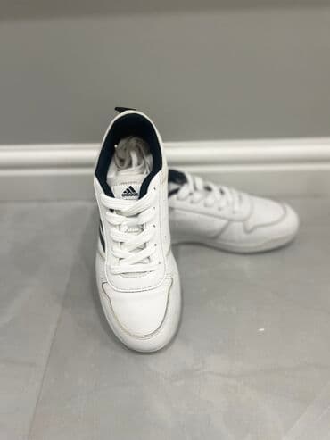 qebelend ters ev: Adidas krasovka 
Ag rengi 
20 azn
Olcu 35,5 — 1