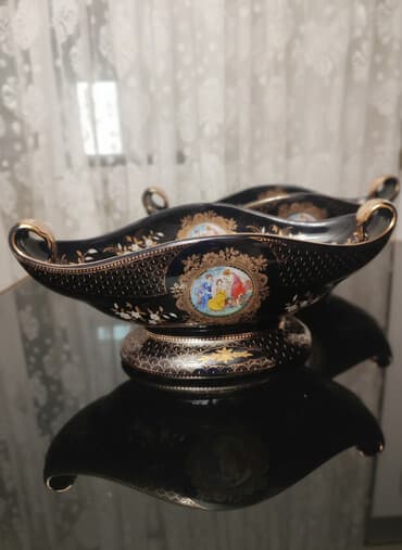 duz qablari: Qara saxsı, qızılı naxışlı dekorativ porselen vaza dəsti 2 ədədi 20₼ — 1