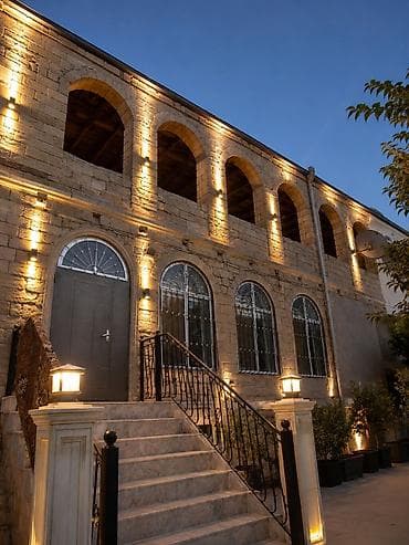 7 otaq 3 zal 1 kuxna Tarzlı daş fasadlı ikimərtəbəli ev – dekorativ
