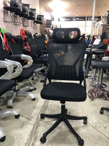 офисный стул: Новый, С колесиками, Рукояти регулируются, Ткань — 7