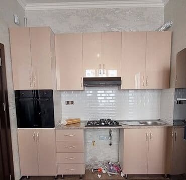 Mətbəx mebeli dəsti – bej rəngli, parlaq fasadlı - Yuxarı və aşağı