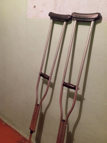 Tibbi maskalar: Məhsul: qoltuqağacı (1 cüt) Təsvir: - Yüngül alüminium konstruksiya – — 2