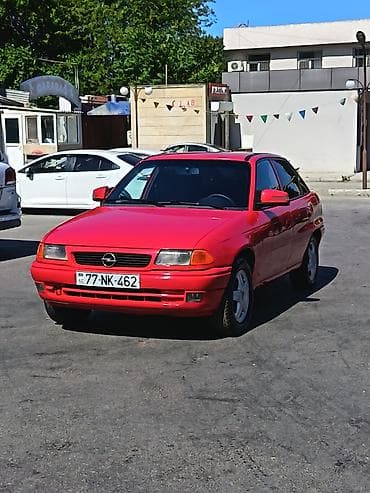 opel kolpak: Opel Astra: 1.6 l | 1996 il 253555 km Sedan — 1